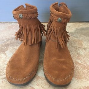 Minnetonka ankle zip up boot with fringe